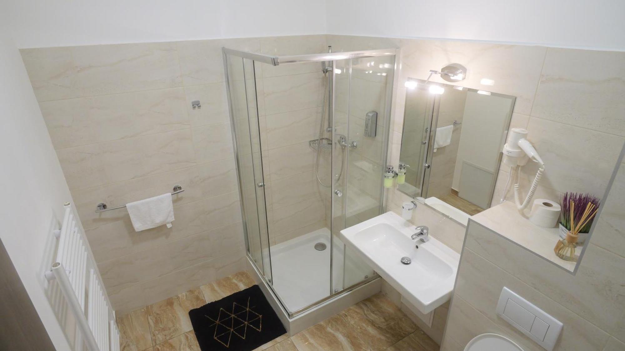 Premium City Centre Bedrooms Prešov Buitenkant foto